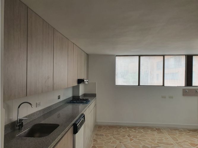 Apartamento de 3 alcobas en venta en Urbanización Las Cumbres, Medellín, 140 m² · foto 5 de 14