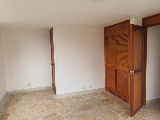 Apartamento de 3 alcobas en venta en Urbanización Las Cumbres, Medellín, 140 m² · foto 7 de 14