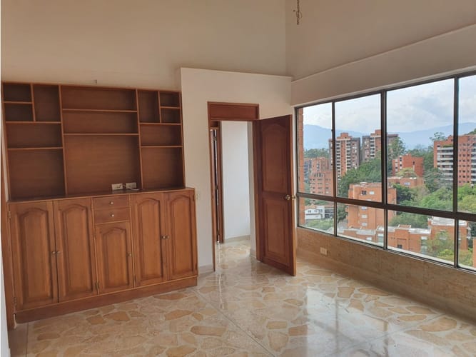 Apartamento de 3 alcobas en venta en Urbanización Las Cumbres, Medellín, 140 m² · foto 9 de 14