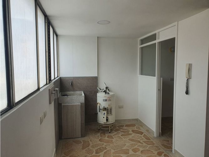 Apartamento de 3 alcobas en venta en Urbanización Las Cumbres, Medellín, 140 m² · foto 10 de 14