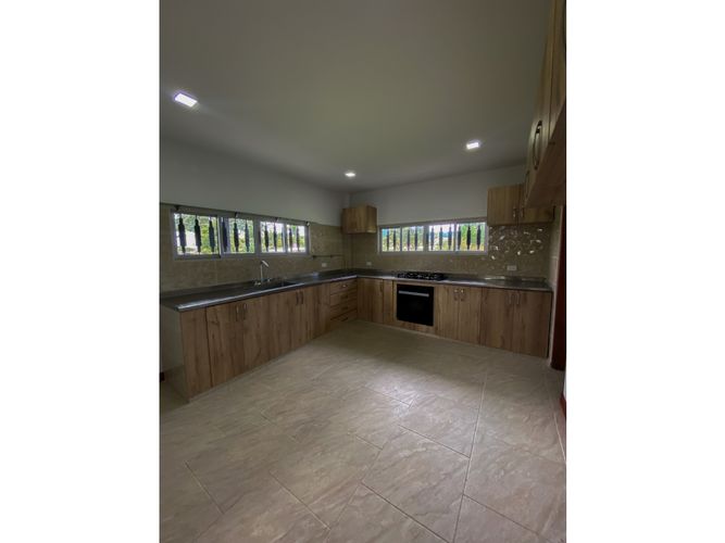 Casa de 4 alcobas en venta en El Carmen De Viboral, El Carmen de Viboral, 390 m² · foto 6 de 24