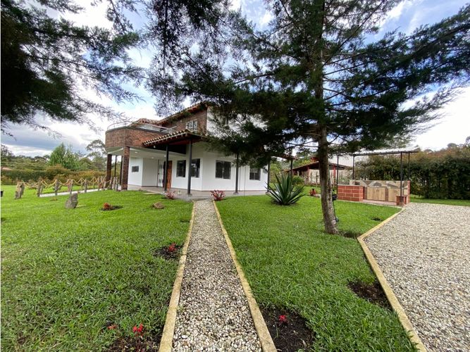 Casa de 4 alcobas en venta en El Carmen De Viboral, El Carmen de Viboral, 390 m² · foto 23 de 24