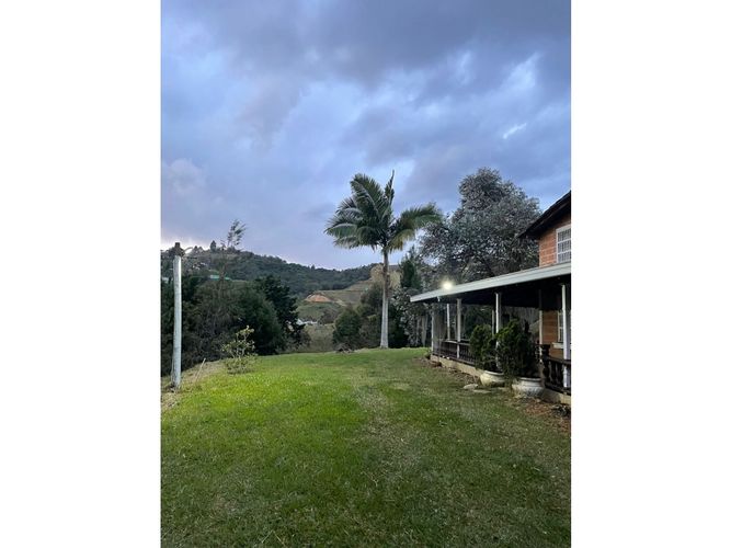 Casa de 4 alcobas en venta en San Jose, Guarne, 270 m² · foto 3 de 11