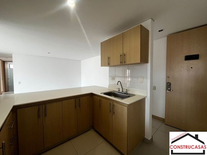 Apartamento de 3 alcobas en arriendo en Loma De San Jose, Sabaneta, 109 m² · foto 2 de 23
