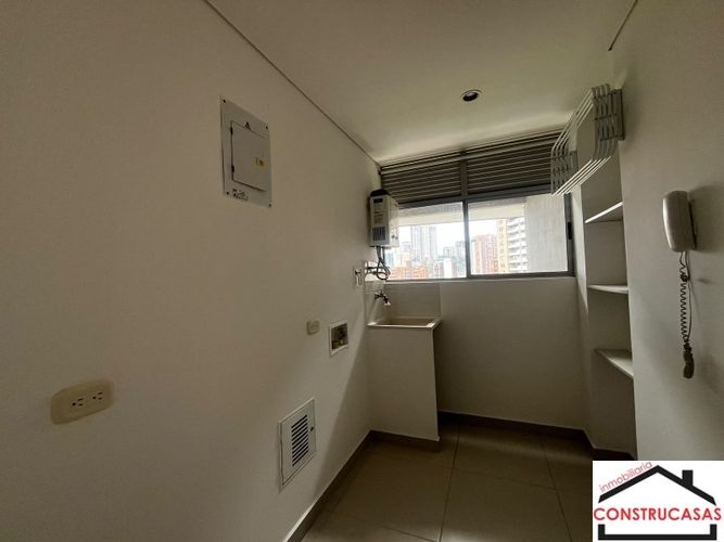 Apartamento de 3 alcobas en arriendo en Loma De San Jose, Sabaneta, 109 m² · foto 3 de 23