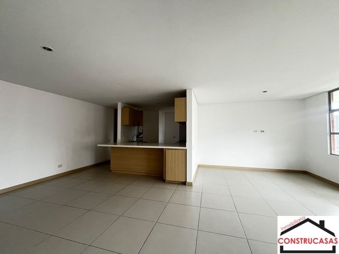 Apartamento de 3 alcobas en arriendo en Loma De San Jose, Sabaneta, 109 m² · foto 5 de 23