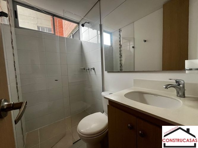 Apartamento de 3 alcobas en arriendo en Loma De San Jose, Sabaneta, 109 m² · foto 9 de 23