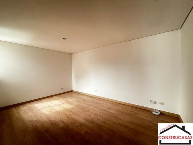 Apartamento de 3 alcobas en arriendo en Loma De San Jose, Sabaneta, 109 m² · foto 12 de 23