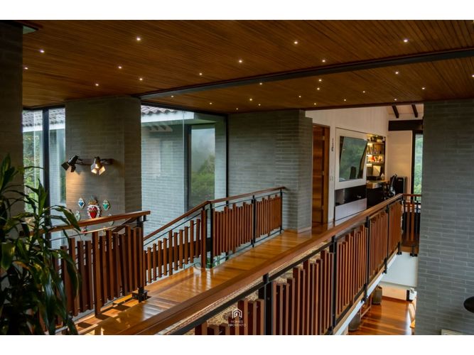 Casa de 5 alcobas en venta en Las Palmas, Envigado, 520 m² · foto 2 de 16