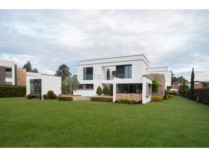 Casa de 5 alcobas en venta en Llano Grande, Rionegro, 730 m² · foto 2 de 24