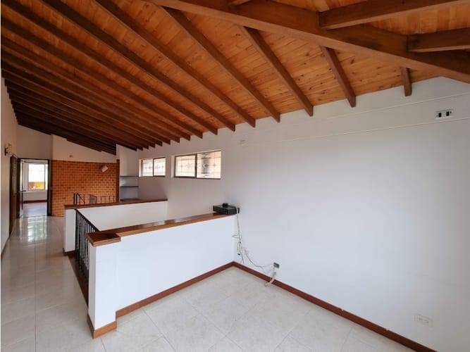 Casa de 3 alcobas en venta en El Chocho, Envigado, 282 m² · foto 2 de 18