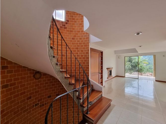 Casa de 3 alcobas en venta en El Chocho, Envigado, 282 m² · foto 3 de 18