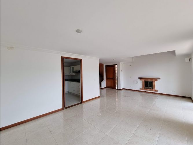 Casa de 3 alcobas en venta en El Chocho, Envigado, 282 m² · foto 4 de 18