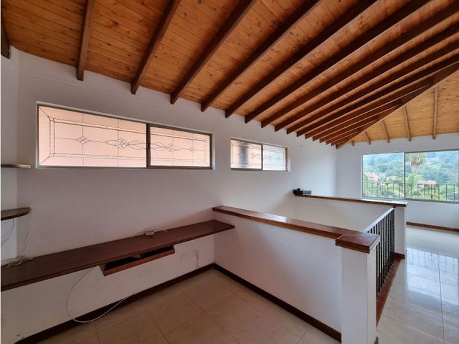 Casa de 3 alcobas en venta en El Chocho, Envigado, 282 m² · foto 5 de 18