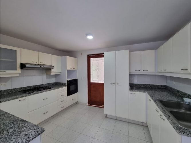 Casa de 3 alcobas en venta en El Chocho, Envigado, 282 m² · foto 6 de 18