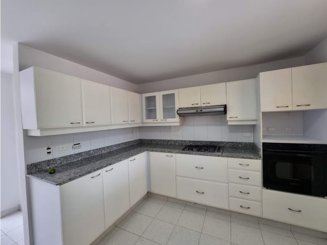 Casa de 3 alcobas en venta en El Chocho, Envigado, 282 m² · foto 12 de 18