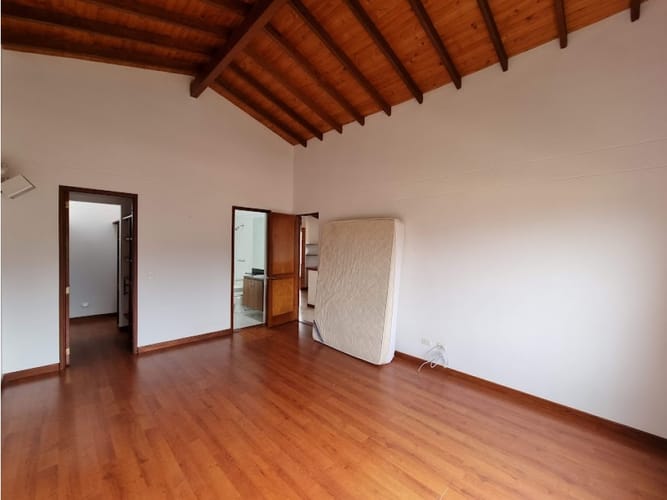 Casa de 3 alcobas en venta en El Chocho, Envigado, 282 m² · foto 14 de 18