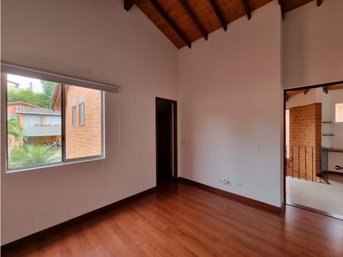 Casa de 3 alcobas en venta en El Chocho, Envigado, 282 m² · foto 15 de 18