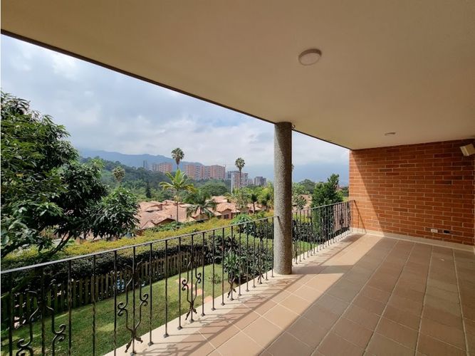 Casa de 3 alcobas en venta en El Chocho, Envigado, 282 m² · foto 17 de 18