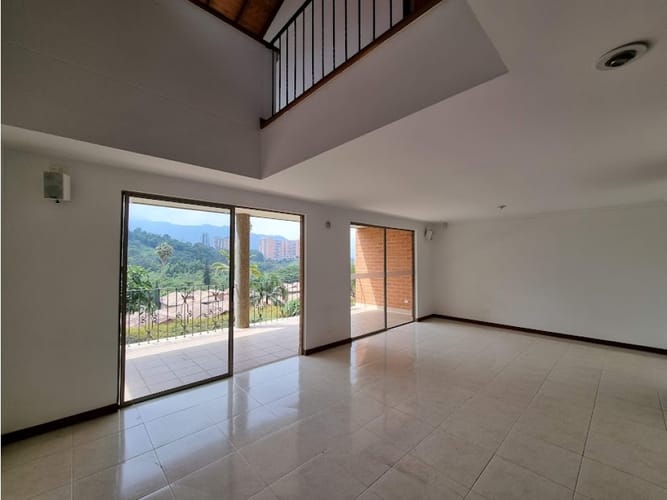 Casa de 3 alcobas en venta en El Chocho, Envigado, 282 m² · foto 18 de 18