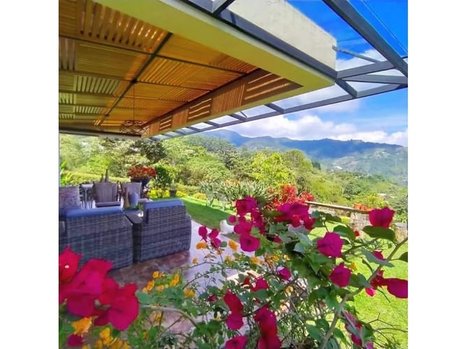 Casa de 4 alcobas en venta en Escobero, Envigado, 295 m² · foto 5 de 23