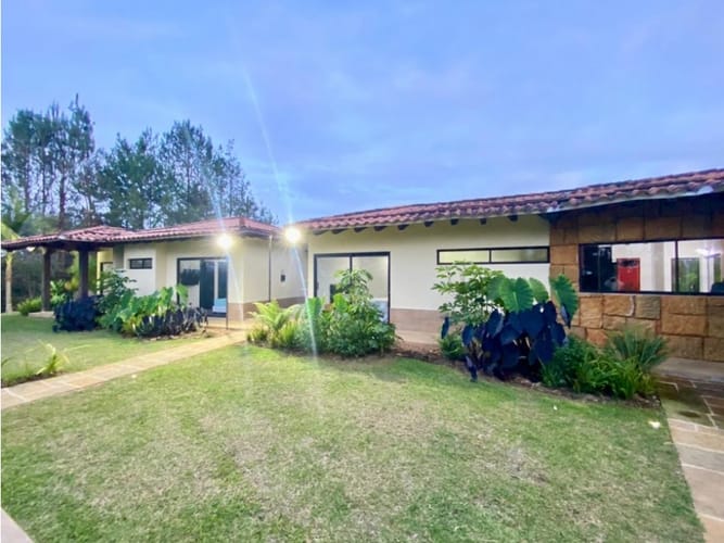 Casa de 4 alcobas en venta en El Carmen De Viboral, El Carmen de Viboral, 330 m² · foto 3 de 24