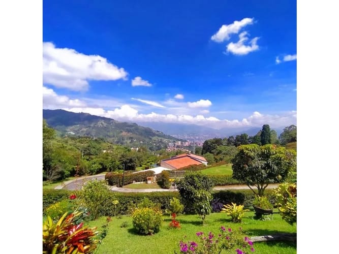 Casa de 4 alcobas en venta en Escobero, Envigado, 295 m² · foto 10 de 23