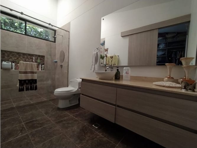 Casa de 4 alcobas en venta en Escobero, Envigado, 295 m² · foto 17 de 23
