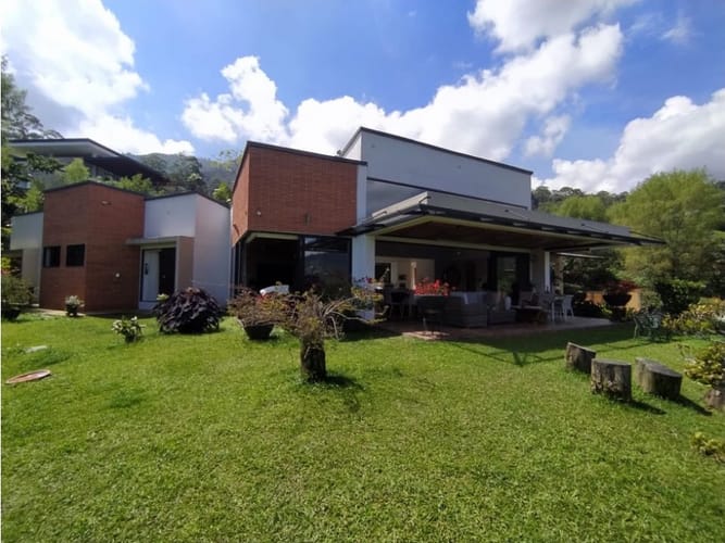 Casa de 4 alcobas en venta en Escobero, Envigado, 295 m² · foto 22 de 23