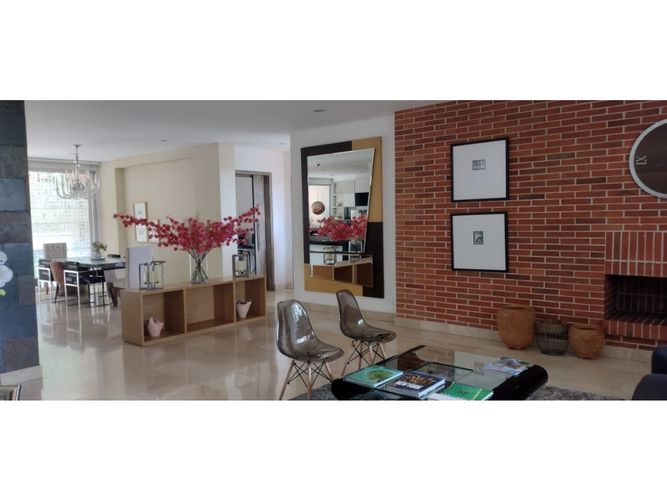 Casa de 4 alcobas en venta en Altos Del Poblado, Medellín, 680 m² · foto 2 de 24
