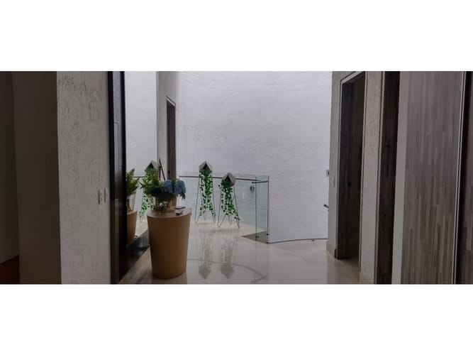 Casa de 4 alcobas en venta en Altos Del Poblado, Medellín, 680 m² · foto 8 de 24
