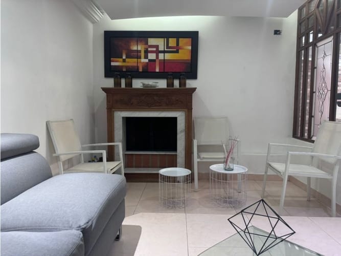 Casa de 3 alcobas en venta en San Bernardo, Medellín, 206 m² · foto 4 de 24