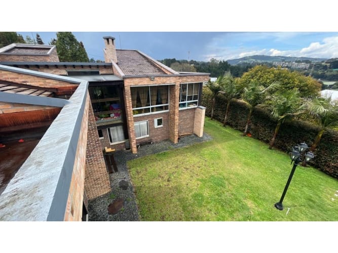 Casa de 4 alcobas en venta en Loma Del Indio, Medellín, 750 m² · foto 2 de 23