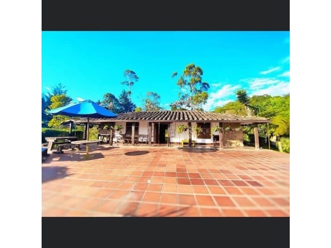 Casa de 3 alcobas en venta en Alcala, Envigado, 265 m² · foto 2 de 24