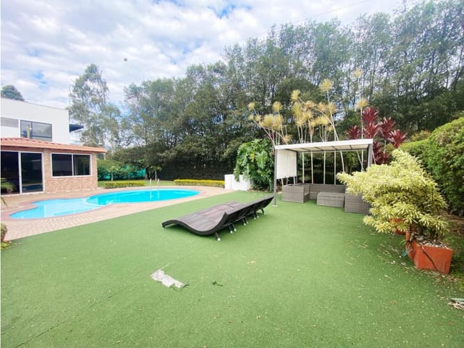 Casa de 5 alcobas en venta en Llano Grande, Rionegro, 620 m² · foto 2 de 24