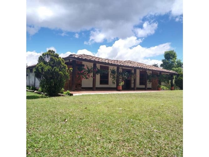 Casa de 3 alcobas en venta en Alcala, Envigado, 265 m² · foto 14 de 24