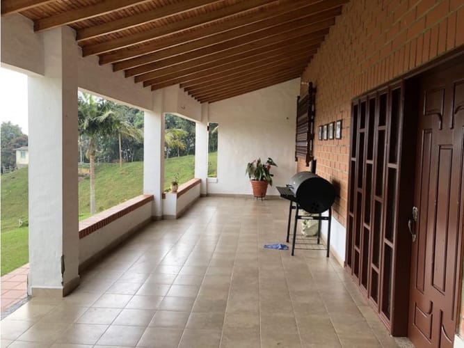 Casa de 4 alcobas en venta en Sajonia, Rionegro, 250 m² · foto 3 de 18