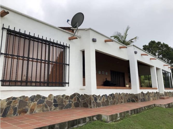 Casa de 4 alcobas en venta en Sajonia, Rionegro, 250 m² · foto 9 de 18