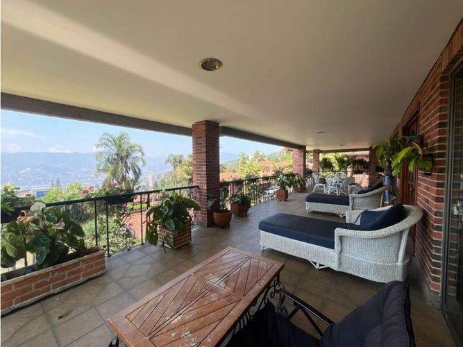 Casa de 4 alcobas en venta en Las Palmas, Medellín, 690 m² · foto 3 de 24