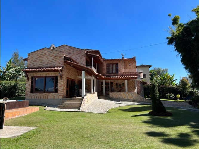Casa de 4 alcobas en venta en Llano Grande, Rionegro, 320 m² · foto 2 de 9