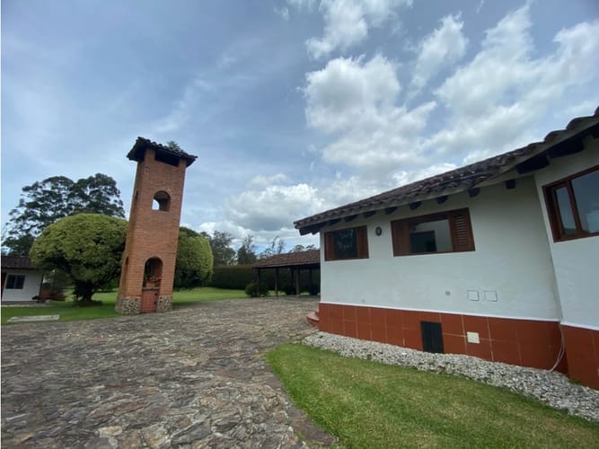 Casa de 5 alcobas en venta en Llano Grande, Rionegro, 450 m² · foto 5 de 10