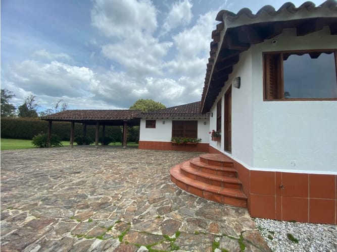 Casa de 5 alcobas en venta en Llano Grande, Rionegro, 450 m² · foto 8 de 10