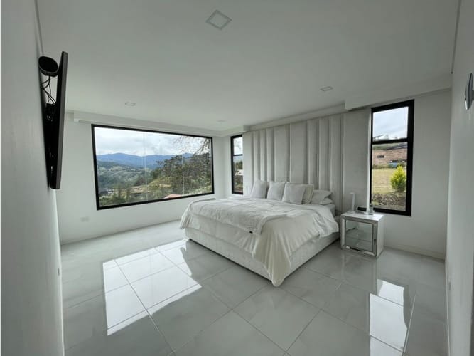 Casa de 4 alcobas en venta en Pantanillo, El Retiro, 361 m² · foto 2 de 21