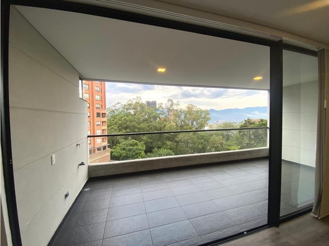 Apartamento de 1 alcoba en venta en Los Balsos, Medellín, 89 m² · foto 2 de 21