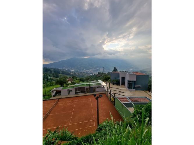 Casa de 4 alcobas en venta en San Isidro, La Estrella, 350 m² · foto 11 de 24