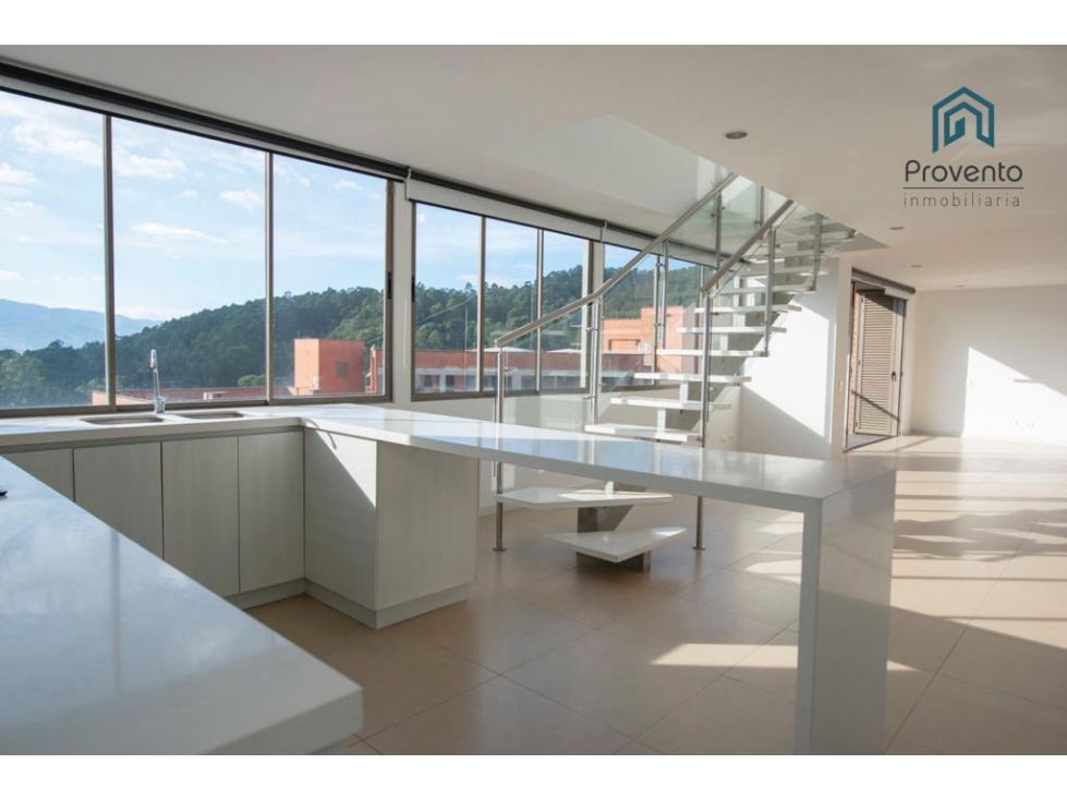 Apartamento en venta en Altos Del Poblado, Medellín · foto 2 de 10