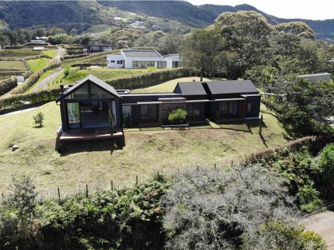 Casa de 3 alcobas en venta en El Carmen De Viboral, El Carmen de Viboral, 300 m² · foto 2 de 15