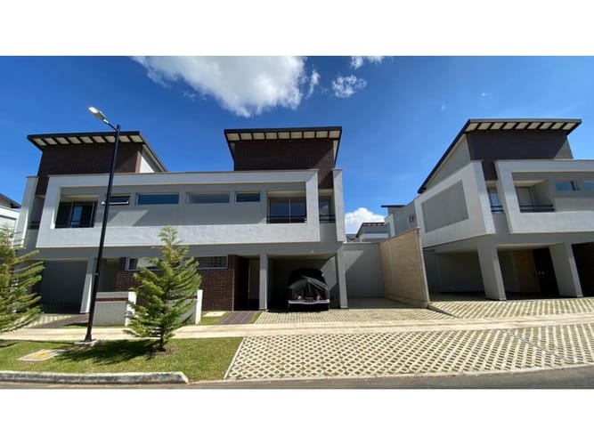 Casa de 4 alcobas en venta en Barro Blanco, Rionegro, 171 m² · foto 4 de 24