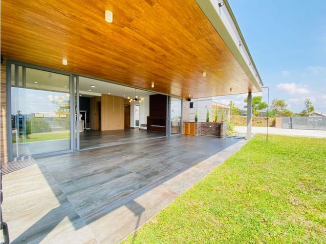 Casa de 4 alcobas en venta en San Nicolas, Rionegro, 460 m² · foto 2 de 24