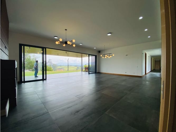 Casa de 4 alcobas en venta en San Nicolas, Rionegro, 460 m² · foto 8 de 24